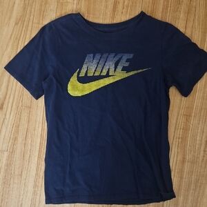 Boys Nike Navy Blue T-shirt Size Medium